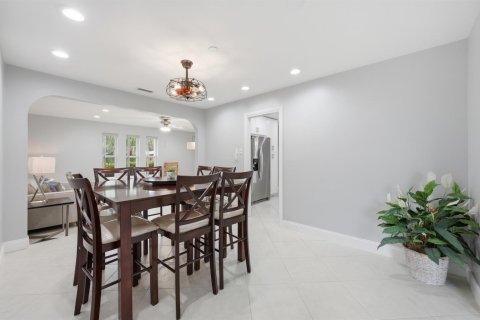Casa en venta en Coral Springs, Florida, 5 dormitorios, 225.85 m2 № 2077657 - foto 8