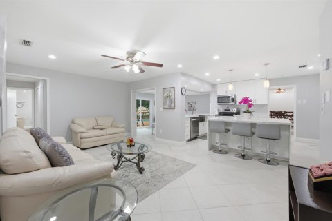 Casa en venta en Coral Springs, Florida, 5 dormitorios, 225.85 m2 № 2077657 - foto 16
