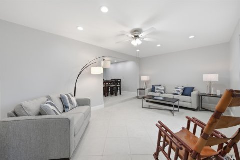 Casa en venta en Coral Springs, Florida, 5 dormitorios, 225.85 m2 № 2077657 - foto 4