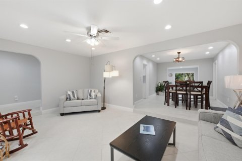 Casa en venta en Coral Springs, Florida, 5 dormitorios, 225.85 m2 № 2077657 - foto 7