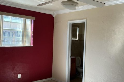 House in North Lauderdale, Florida 2 bedrooms, 109.44 sq.m. № 2079348 - photo 3