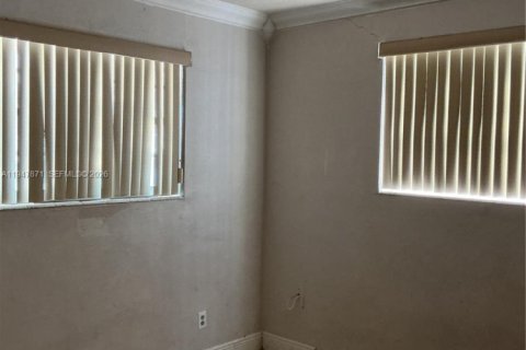 House in North Lauderdale, Florida 2 bedrooms, 109.44 sq.m. № 2079348 - photo 5