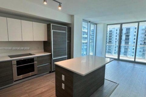 Кондоминиум с 2 спальнями в Майами, Флорида № 2007880