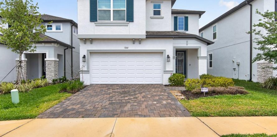 House in Wesley Chapel, Florida 4 bedrooms, 252.42 sq.m. № 2117820