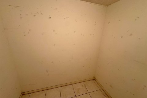 Condo in Tamarac, Florida, 2 bedrooms  № 2083639 - photo 16