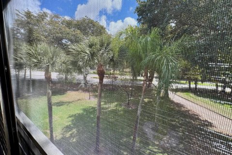 Condo in Tamarac, Florida, 2 bedrooms  № 2083639 - photo 20