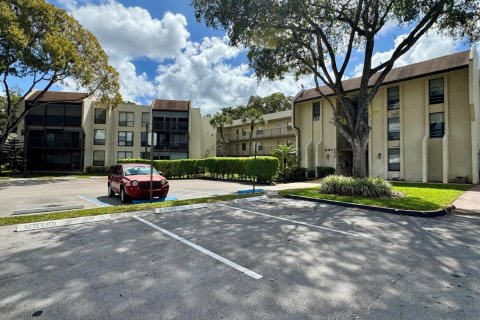 Condo in Tamarac, Florida, 2 bedrooms  № 2083639