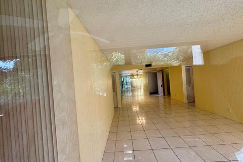 Condo in Tamarac, Florida, 2 bedrooms  № 2083639 - photo 6