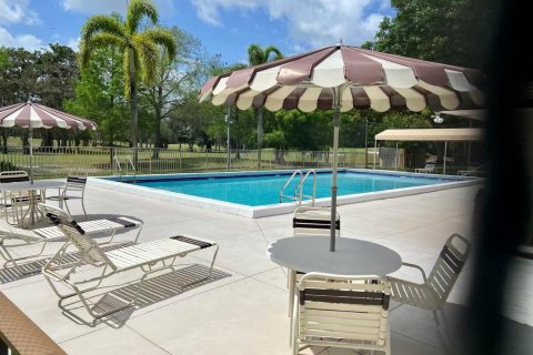 Condo in Tamarac, Florida, 2 bedrooms  № 2083639 - photo 24