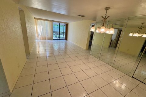 Condo in Tamarac, Florida, 2 bedrooms  № 2083639 - photo 4