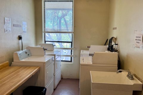 Condo in Tamarac, Florida, 2 bedrooms  № 2083639 - photo 21