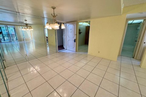 Condo in Tamarac, Florida, 2 bedrooms  № 2083639 - photo 7