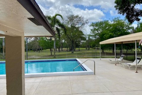 Condo in Tamarac, Florida, 2 bedrooms  № 2083639 - photo 23