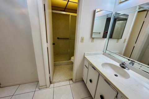 Condo in Tamarac, Florida, 2 bedrooms  № 2083639 - photo 14