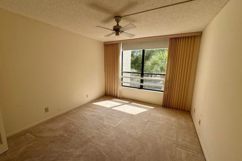 Condo in Tamarac, Florida, 2 bedrooms  № 2083639 - photo 17