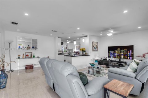 Casa en venta en Sunrise, Florida, 2 dormitorios, 142.79 m2 № 2077947 - foto 4