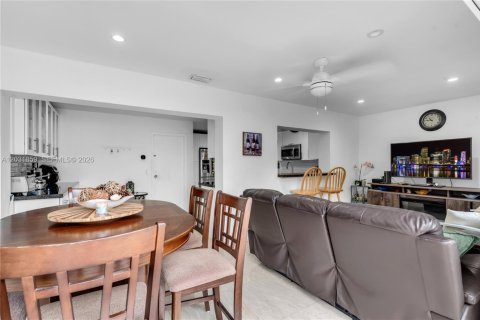 Casa en venta en Sunrise, Florida, 2 dormitorios, 142.79 m2 № 2077947 - foto 11