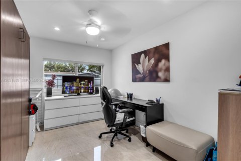 Casa en venta en Sunrise, Florida, 2 dormitorios, 142.79 m2 № 2077947 - foto 18