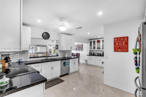 Casa en venta en Sunrise, Florida, 2 dormitorios, 142.79 m2 № 2077947 - foto 8