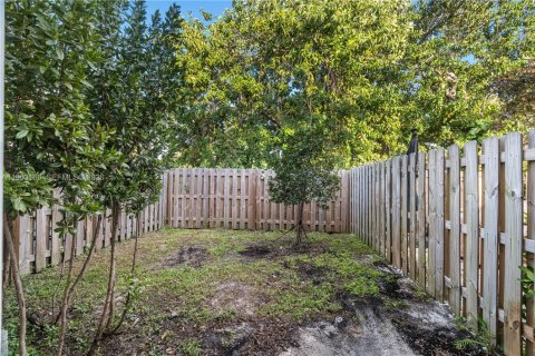 Touwnhouse à louer à Miami, Floride: 3 chambres, 123.37 m2 № 2024227 - photo 18