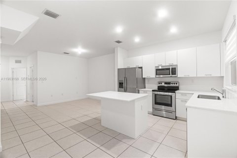 Touwnhouse à louer à Miami, Floride: 3 chambres, 123.37 m2 № 2024227 - photo 14