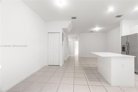 Touwnhouse à louer à Miami, Floride: 3 chambres, 123.37 m2 № 2024227 - photo 17