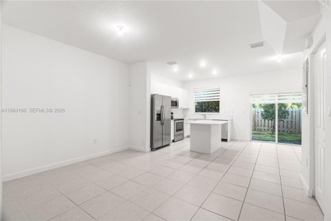 Touwnhouse à louer à Miami, Floride: 3 chambres, 123.37 m2 № 2024227 - photo 9