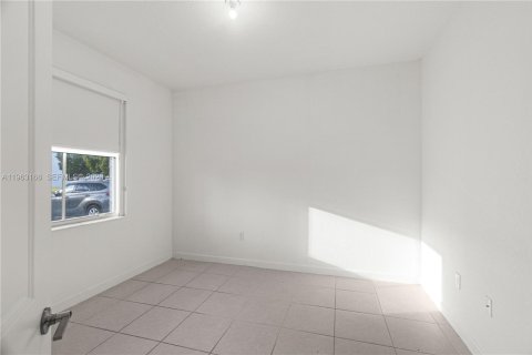 Touwnhouse à louer à Miami, Floride: 3 chambres, 123.37 m2 № 2024227 - photo 5