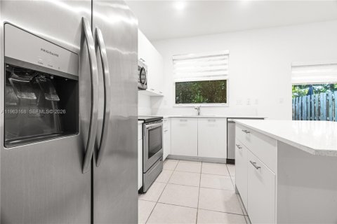 Touwnhouse à louer à Miami, Floride: 3 chambres, 123.37 m2 № 2024227 - photo 15