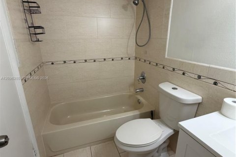 Condo in Miami, Florida, 2 bedrooms  № 2387962 - photo 23