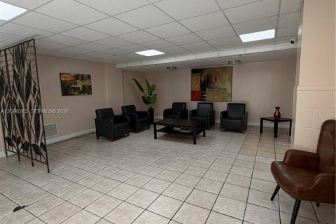 Condo in Miami, Florida, 2 bedrooms  № 2387962 - photo 2