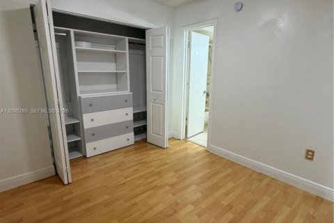 Condo in Miami, Florida, 2 bedrooms  № 2387962 - photo 22