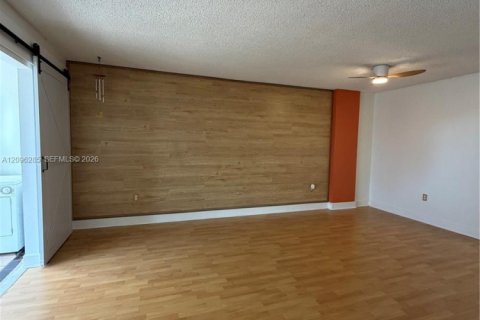 Condo in Miami, Florida, 2 bedrooms  № 2387962 - photo 11