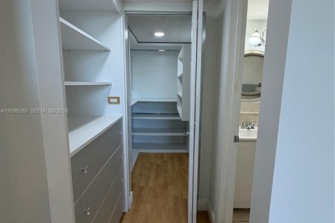 Condo in Miami, Florida, 2 bedrooms  № 2387962 - photo 18