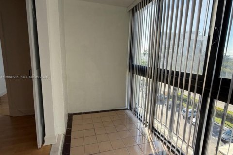Condo in Miami, Florida, 2 bedrooms  № 2387962 - photo 9