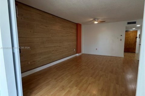 Condo in Miami, Florida, 2 bedrooms  № 2387962 - photo 12