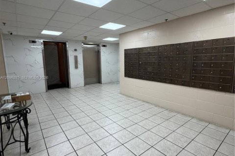 Condo in Miami, Florida, 2 bedrooms  № 2387962 - photo 3