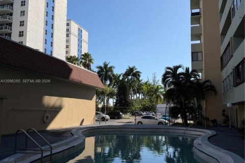Condo in Miami, Florida, 2 bedrooms  № 2387962 - photo 27