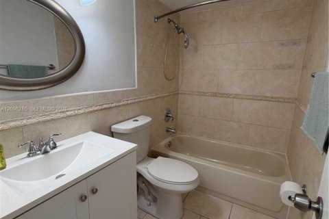 Condo in Miami, Florida, 2 bedrooms  № 2387962 - photo 20