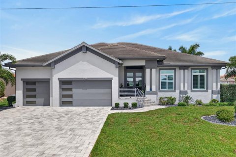 House in Punta Gorda, Florida 3 bedrooms, 235.41 sq.m. № 2356066