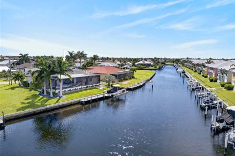 Villa ou maison à vendre à Punta Gorda, Floride: 3 chambres, 235.41 m2 № 2356066 - photo 4
