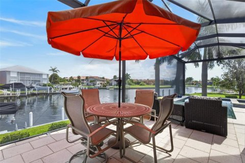 Villa ou maison à vendre à Punta Gorda, Floride: 3 chambres, 235.41 m2 № 2356066 - photo 2