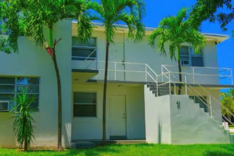 Commercial property in Dania Beach, Florida 139.35 sq.m. № 2175403