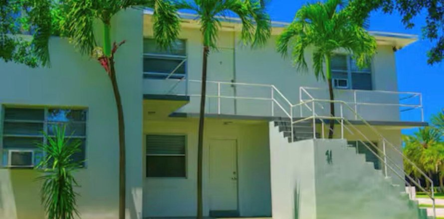 Commercial property in Dania Beach, Florida 139.35 sq.m. № 2175403