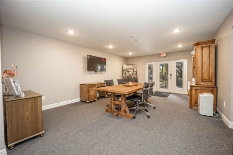 Propiedad comercial en alquiler en Wildwood, Florida, 286.05 m2 № 1558989 - foto 6