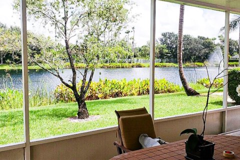 House in Boca Raton, Florida 4 bedrooms, 237.09 sq.m. № 2021170 - photo 2