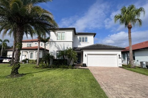 House in Orlando, Florida 4 bedrooms, 286.32 sq.m. № 2377824