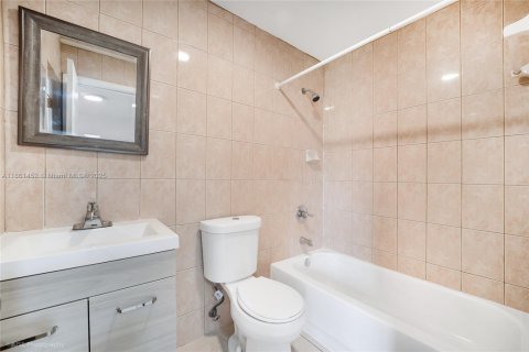 Снять в аренду виллу или дом в Майами, Флорида 3 спальни, 267.65м2, № 1958457 - фото 7