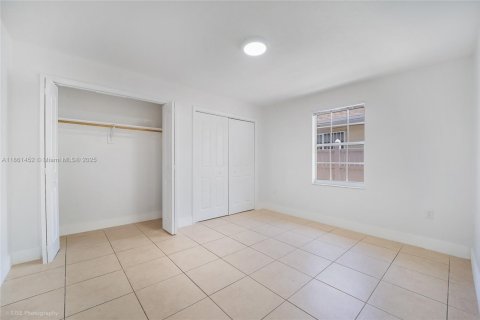 Снять в аренду виллу или дом в Майами, Флорида 3 спальни, 267.65м2, № 1958457 - фото 8