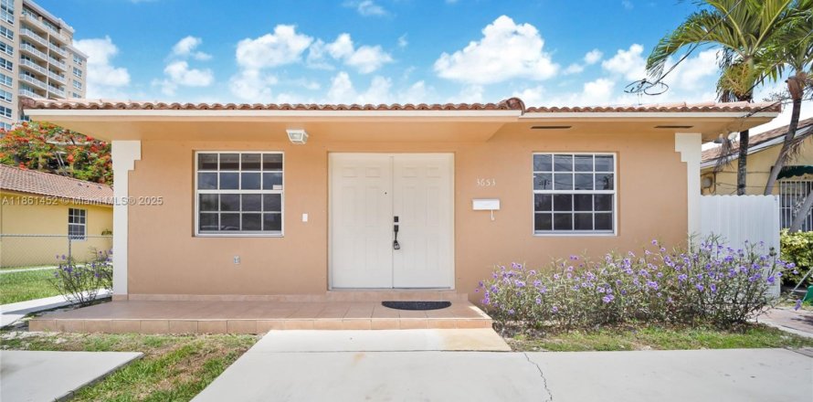 Дом в Майами, Флорида 3 спальни, 267.65м2 № 1958457